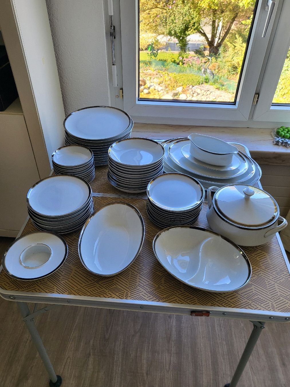 Geschirrsets: Tafelgeschirr 12-teilig – Gebraucht aus Niederhasli von Webernie 1