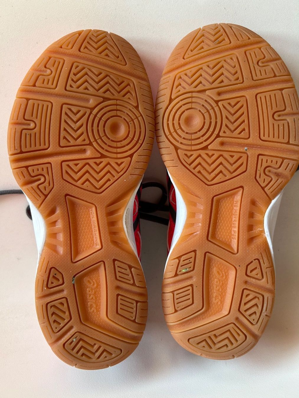 Asics Scarpe per ragazzi: Hallenturnschuhe Asics Gr. 34.5 – Usato da Zollbrück venduto da Oclv75 3
