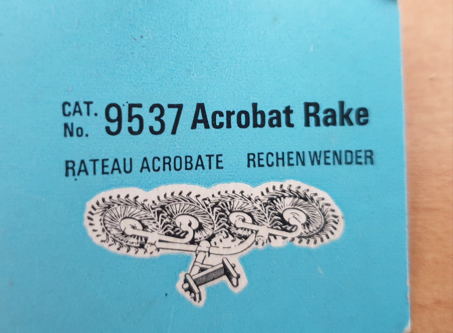 Britains Modellautos: Britains  9537 Rechen Wender in halber OVP 1:32 – Neu (gemäss Beschreibung) aus Wallisellen von Walter8304 3