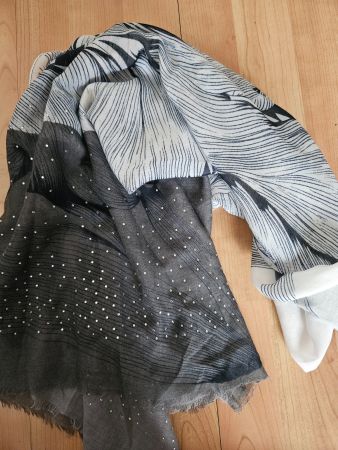 Schöner Seidenschal mit Strass schwarz/weiss 🌸