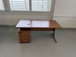 Bürotisch mit Korpus -gepflegt & stabil