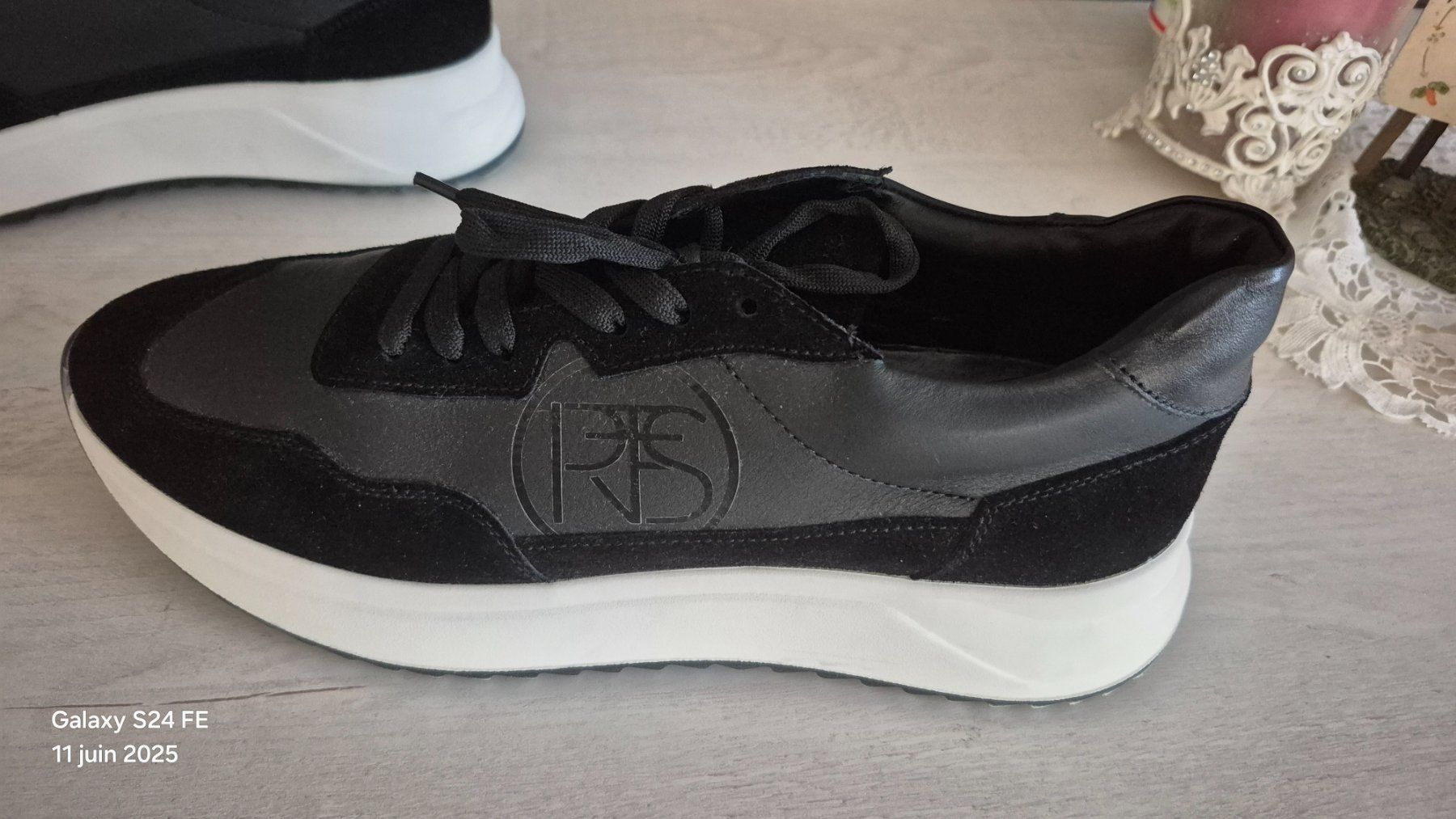 Damenschuhe: Sneakers en cuir noir , pointure 41 – Gebraucht aus Reconvilier von something4you 3