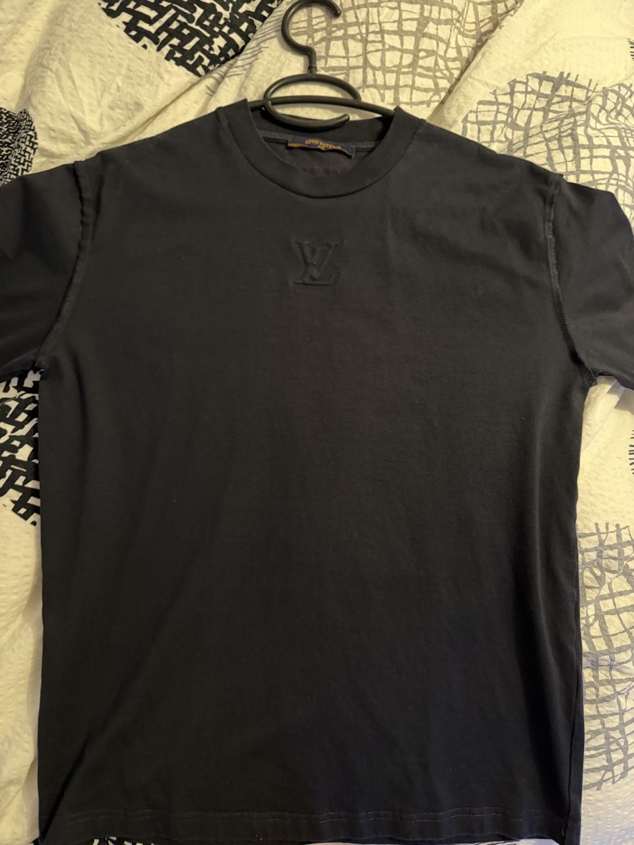 Louis Vuitton T-shirts: T-shirt Louis Vuitton – Neuf (Voir description) à Conthey par LuCavalli