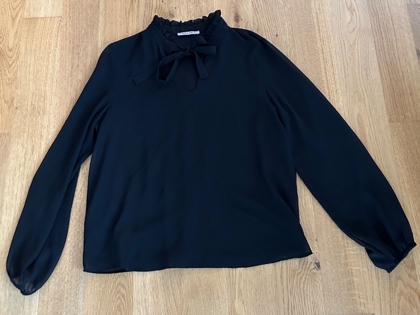 Anna Field Camicette: SchwarzeChiffon Bluse mit Rüschekrage, Anna Field, M / 38 – Usato da Altenrhein venduto da _6sbw
