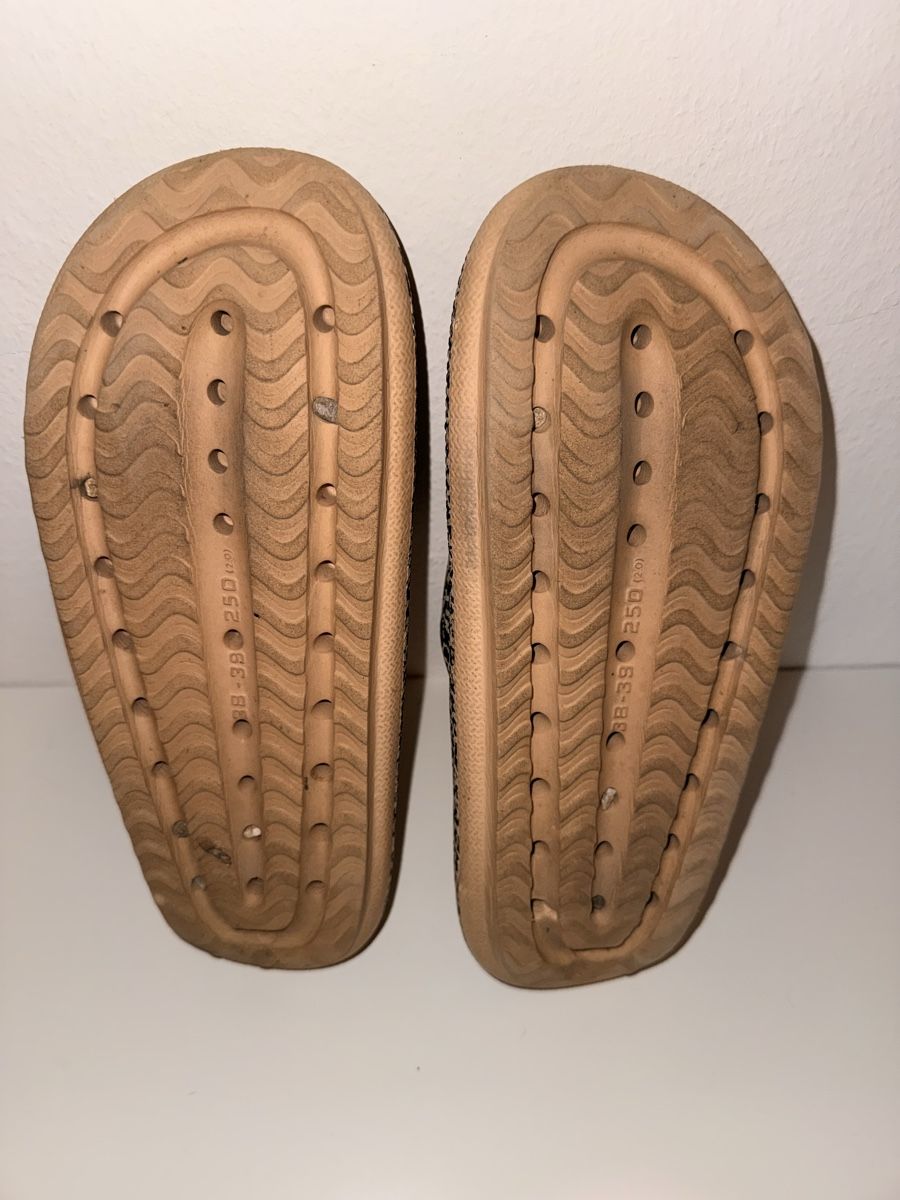 Scarpe da donna: Badelatschen Fluffy Feet Leopard Muster Grösse 38/39  – Usato da Wallbach venduto da Stefanie81 2