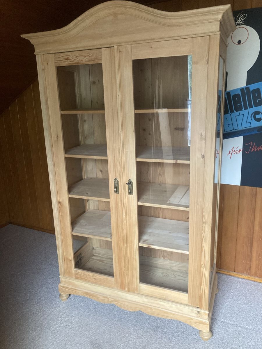 Vitrines: Vitrine Tannenholz top restauriert  – D'occasion à Zeiningen par Jukebox-Rebell 1