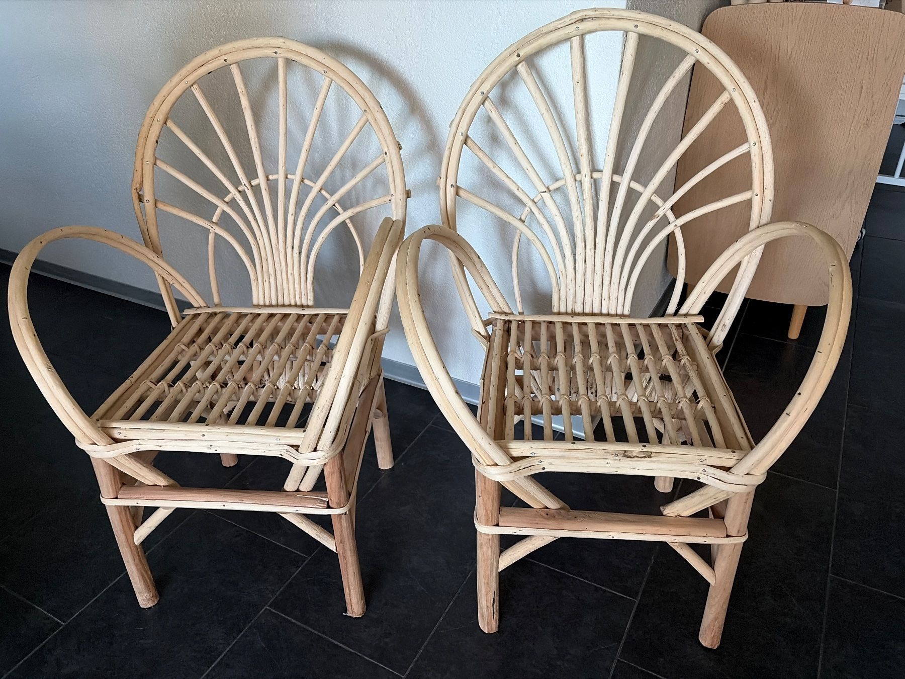 Sedie: 2 Holzstühle, Boho Stil – Usato da Bätterkinden venduto da oli_52b9