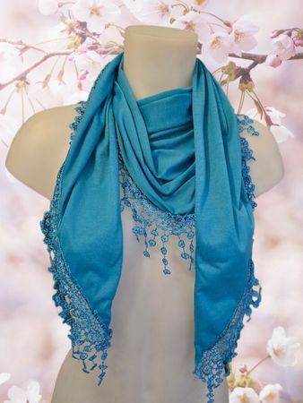 Sommerliches Tuch in blau mit zarten Details