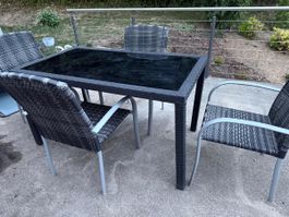Gartenset Rattanoptik mit 4 Stühlen und Tisch Glasplatte