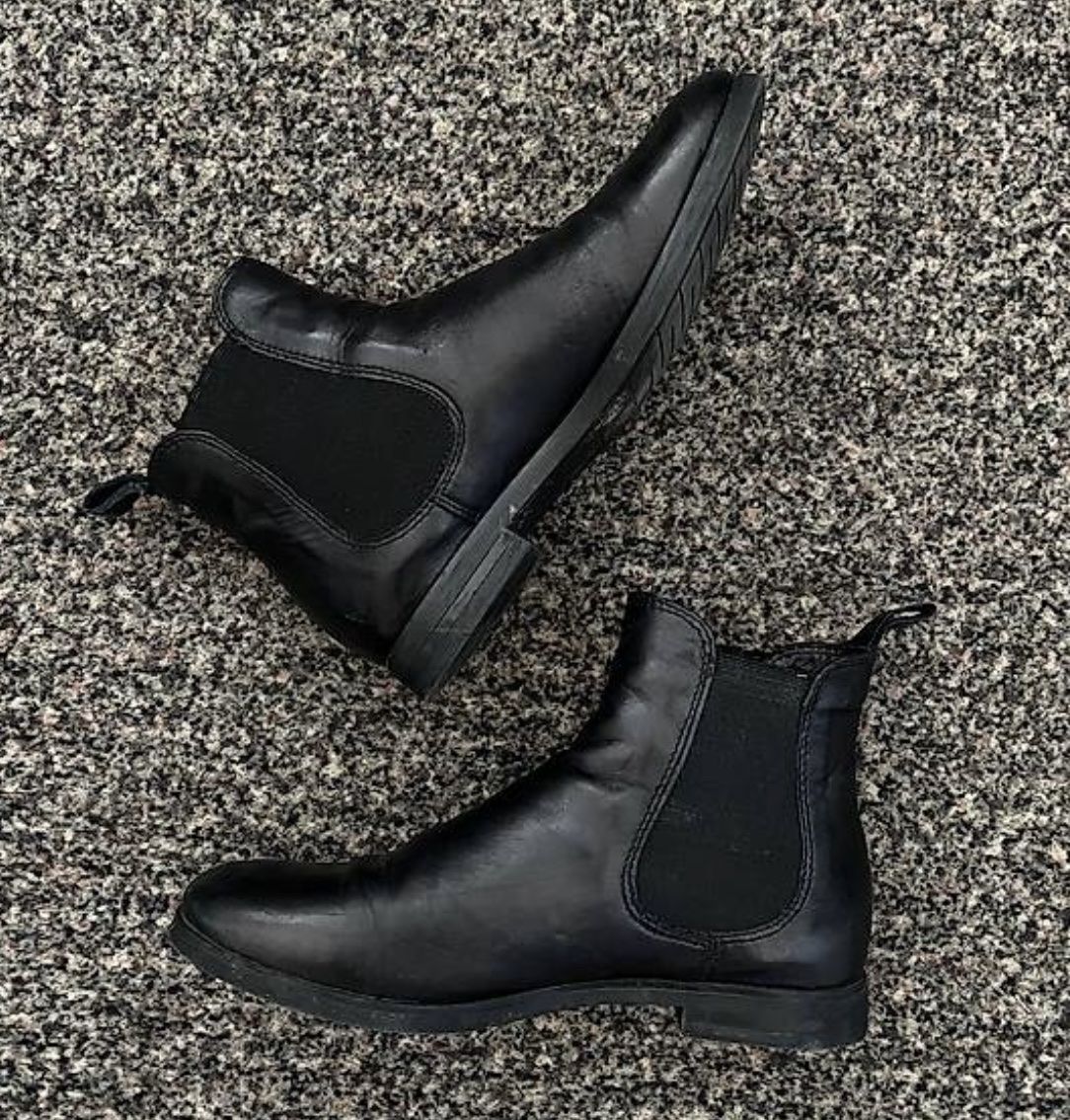Scarpe da donna: Schwarze chelsea boots – Usato da Embrach venduto da ale_v5qn