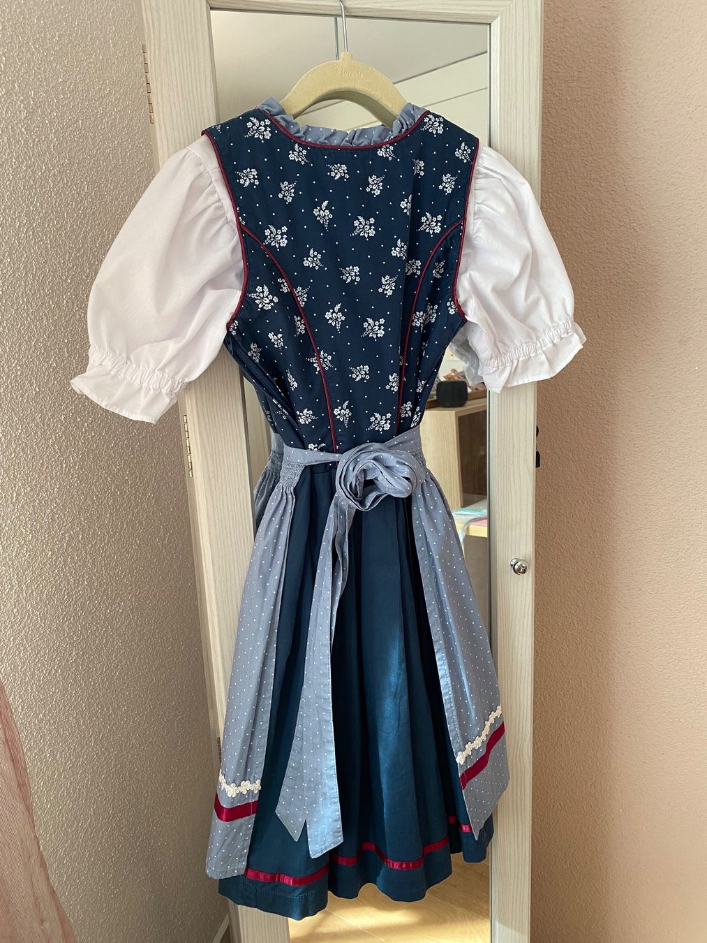 Kleider & Röcke: Dirndl Gr. 128 – Gebraucht aus Basadingen von Susanita0 1