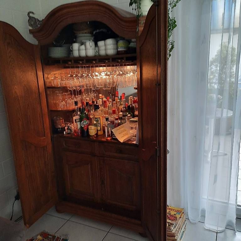 Armadi: Barschrank – Usato da Grosshöchstetten venduto da Pueufi 1