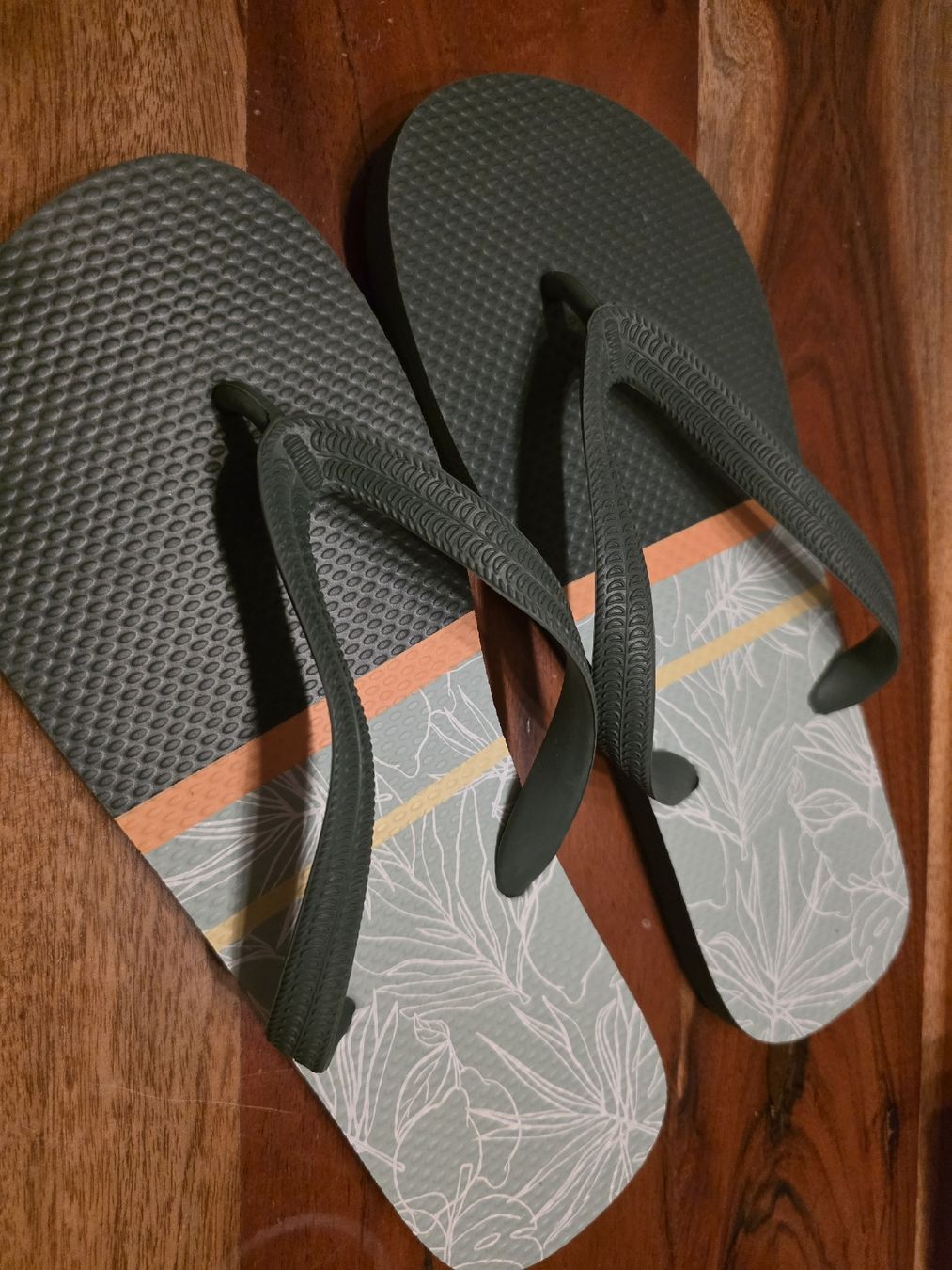 Scarpe da uomo: Herren Flip-Flops NEU , Gr 43/44 – Nuovo (secondo la descrizione) da Hottwil venduto da Humanoidprincezz