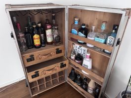 Kofferbar mit Inhalt