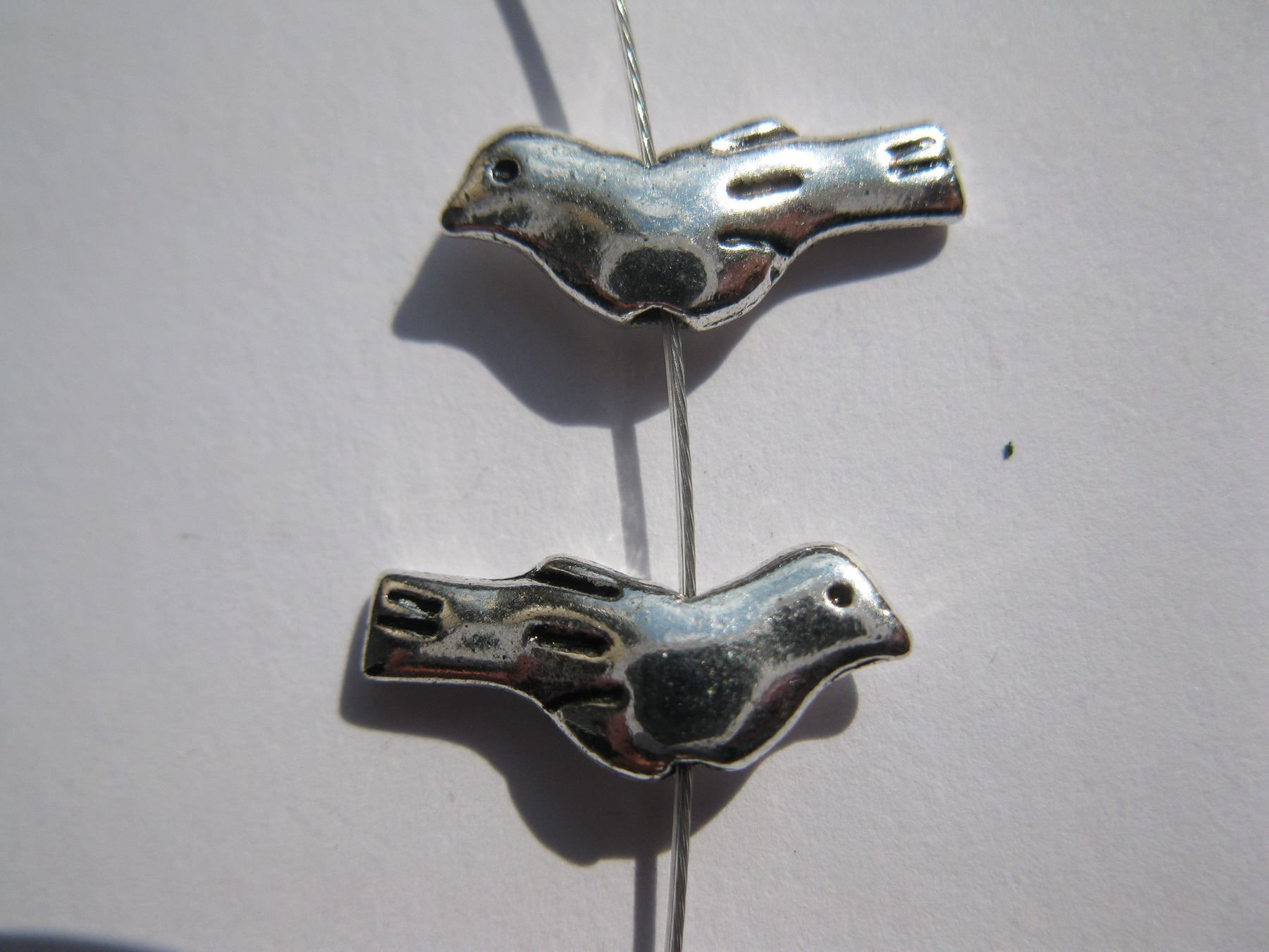 Perle (finte): 12 Metallperlen Vogel – Nuovo e nell'imballaggio originale da St. Margarethen TG venduto da LuanaKa 1