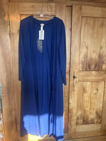 Hanro Mantel, Grösse S, blau mit Spitze, neu mit Etikett