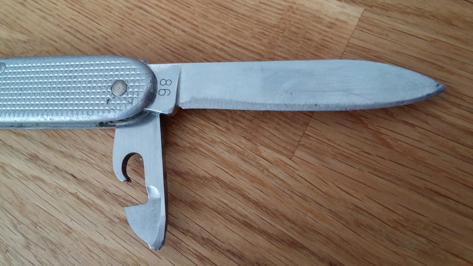 Victorinox Couteaux de poche: Schweizer Armee Sackmesser Victorinox 86 – D'occasion à Zürich par sendbad 4