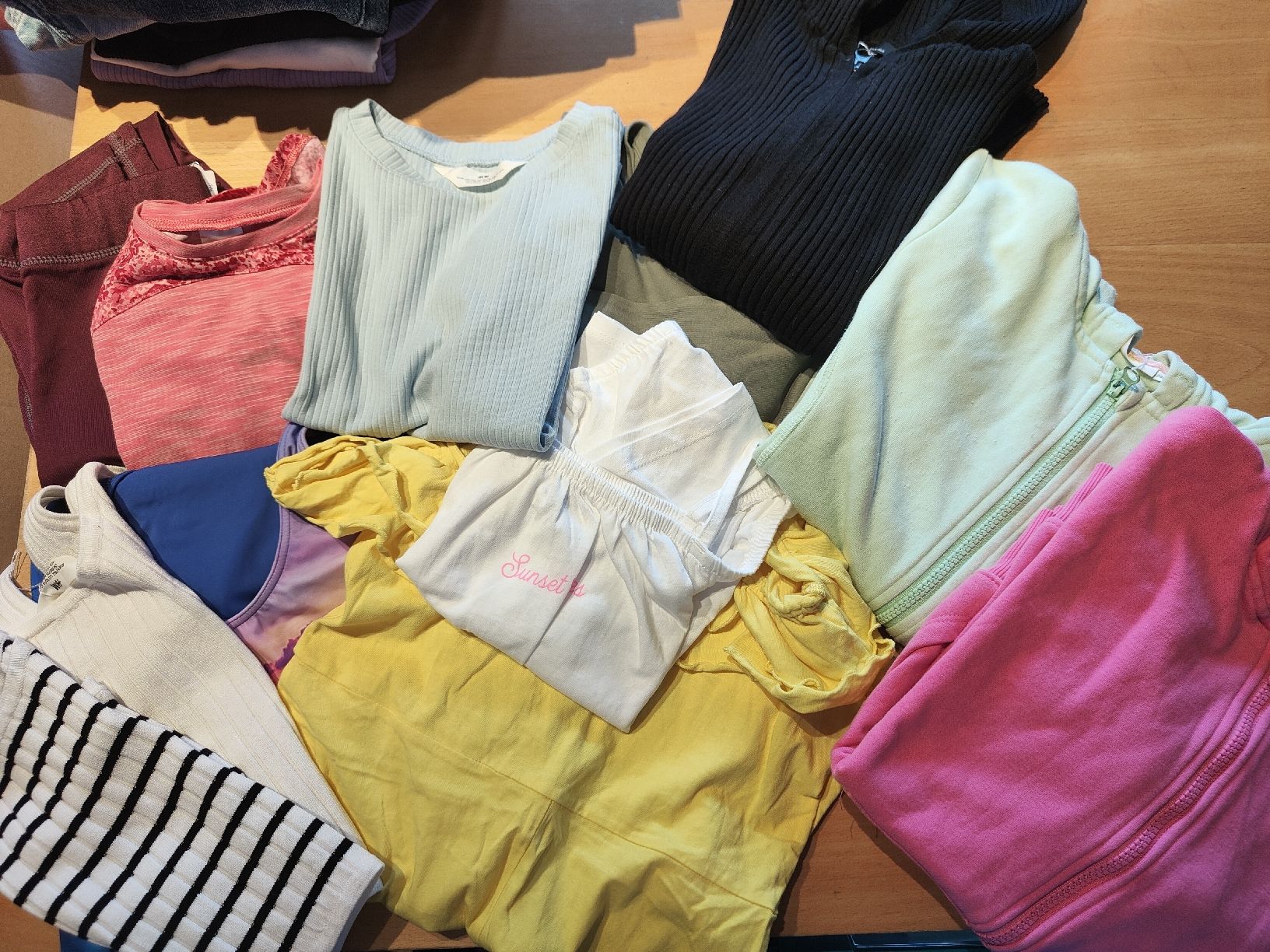 Lotti & Set di vestiti: 12 teiliges Mädchen Set – Usato da Davos Platz venduto da Stifi10