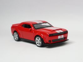 Dodge Challenger Rückzugantrieb, Kühlerhaube zum öffnen