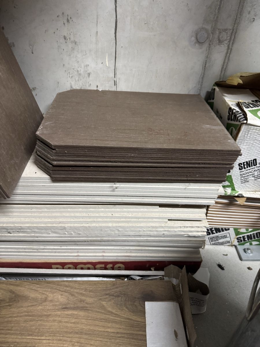 Servierplatten: Diverse Bodenplatten, Wandplatten und Dachziegel – Gebraucht aus Hofstetten SO von Tim8878 2