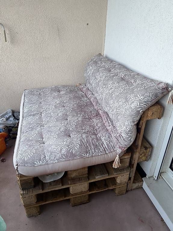 Sofas: Canapé 4 palettes – Défectueux à Münchenbuchsee par buchsiborder