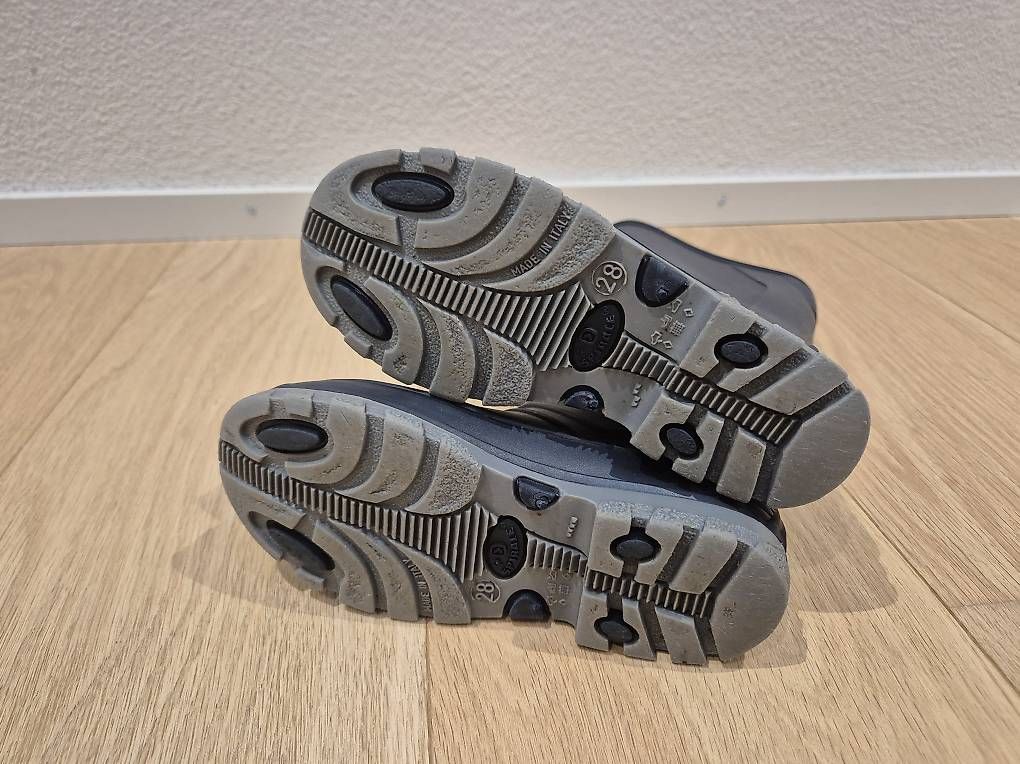 Scarpe per ragazzi: Gummistiefel Grösse 28 – Usato da Oberrohrdorf venduto da Hoto 1
