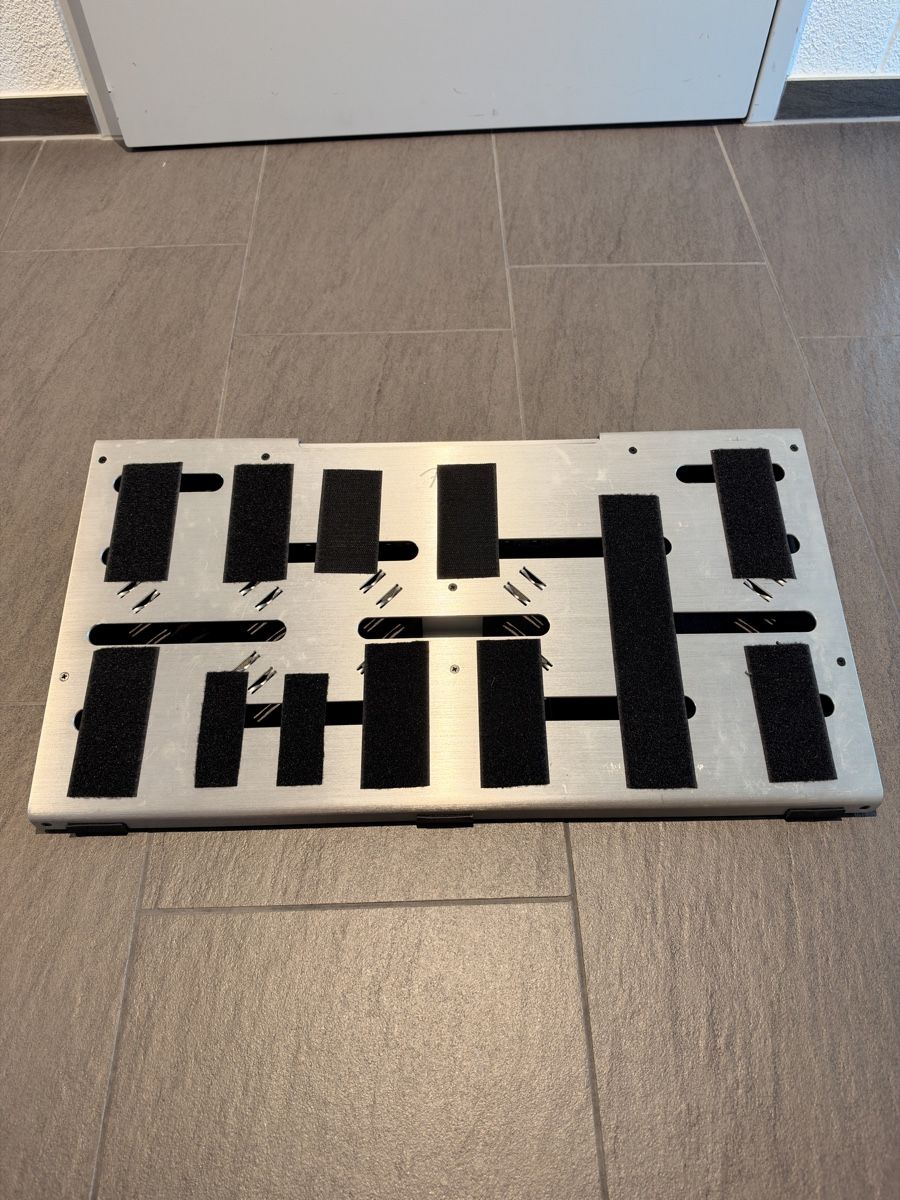 Fender Musikinstrumente: Fender Pedalboard medium – Neu (gemäss Beschreibung) aus Neuenkirch von Flackmataz