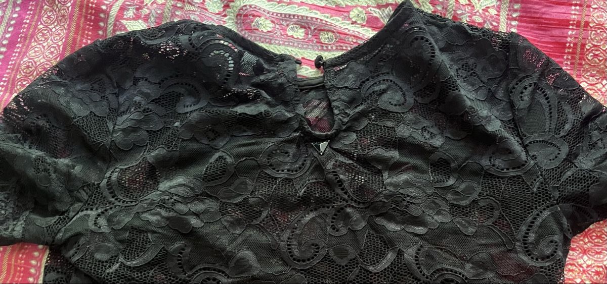Guess Top: Schwarzes Spitzenoberteil, Grösse S mit unter Top – Nuovo (secondo la descrizione) da Baden venduto da Sandra148 4