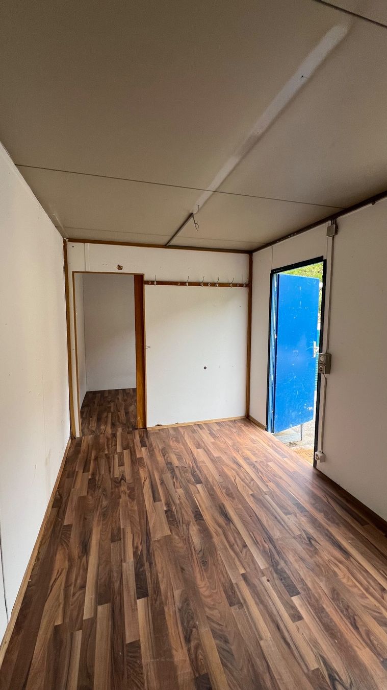 Rubag Contenitori edile: Bürocontainer / Lagercontainer zu verkaufen. – Usato da Homberg b. Thun venduto da Mirisch 2