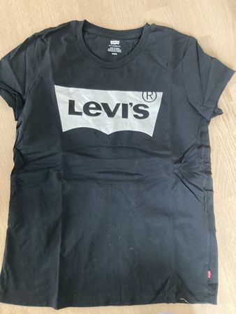 fabrikneues Levis T-shirt, Gr. M