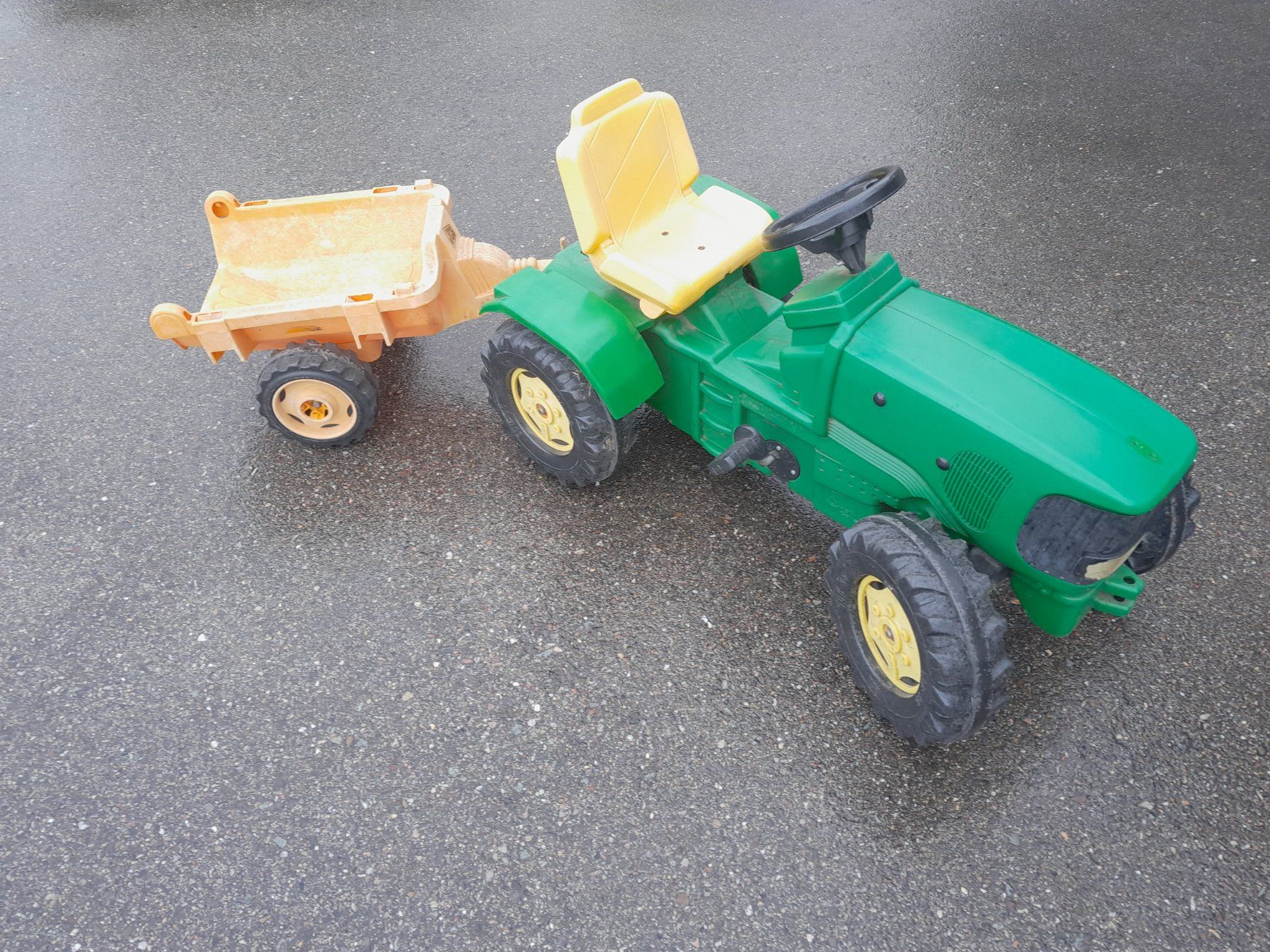 John Deere Fahrzeuge für Kinder: Tracteur John Deere - remorque offerte – Gebraucht aus Delémont von oli_5d8n