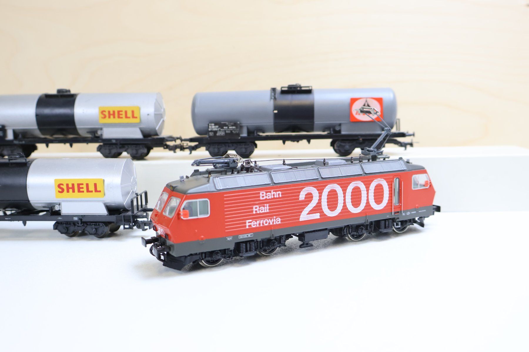 Roco Modellini di ferrovie: ROCO SBB Re 4/4 E-Lok 2000 + SBB Tankwagen Set H0 – Usato da Winterthur venduto da Monstera 6