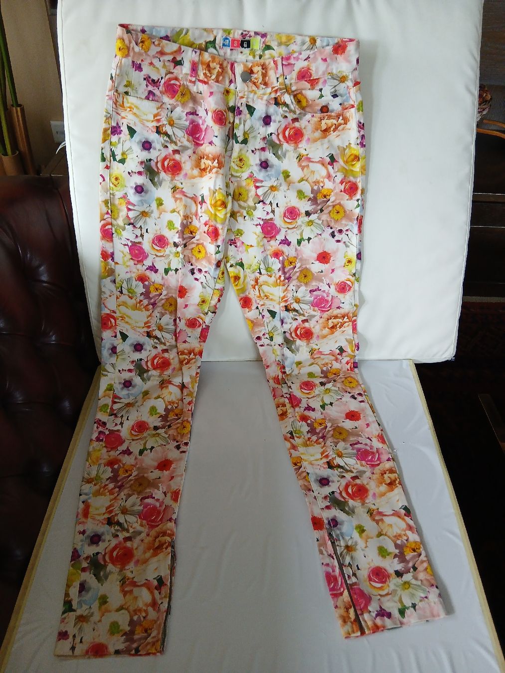 MSGM Pantaloni: MSGM Hose, mit bunten Blumen, nr.40 – Usato da Zürich venduto da tg4_y65n
