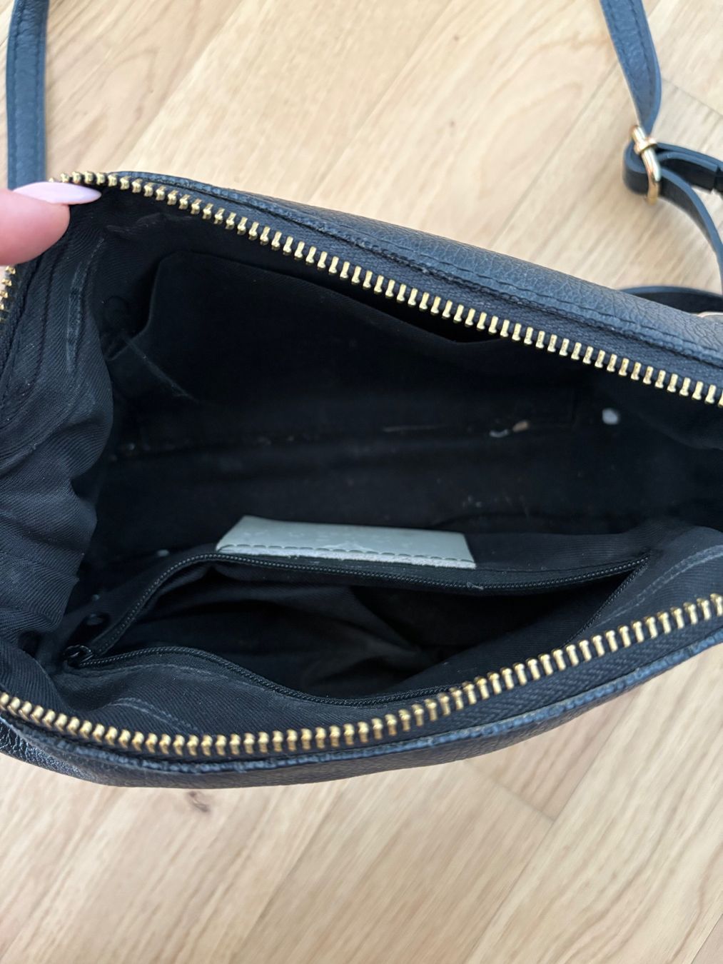 Taschen für Damen: Schwarze Umhängetasche Apatchy London – Gebraucht aus Dübendorf von SophieNadine1 1