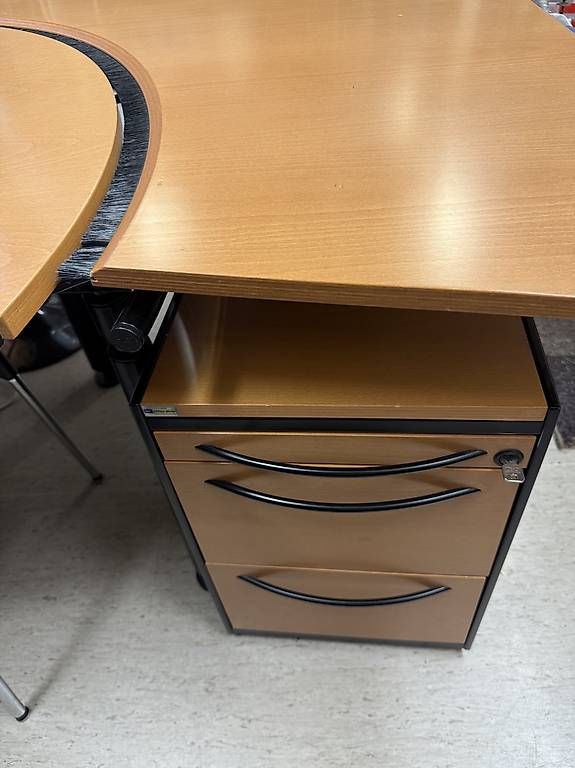 Tavoli: Bürotisch Holz / Leder – Usato da Unterterzen venduto da madstruga 1