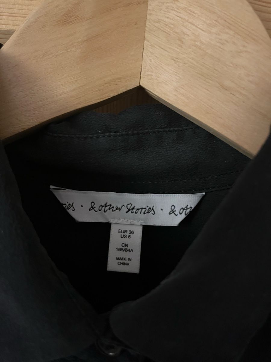 Other Stories Camicette: Bluse &other Stories 100% Seide anthrazit-schwarz Grösse 36 – Usato da Zürich venduto da MrsWollishofen 1