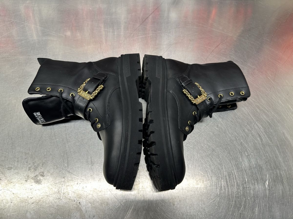 Versace Scarpe da uomo: Versace Jeans Couture Boots Schwarz – Usato da Schwende venduto da weesli 1
