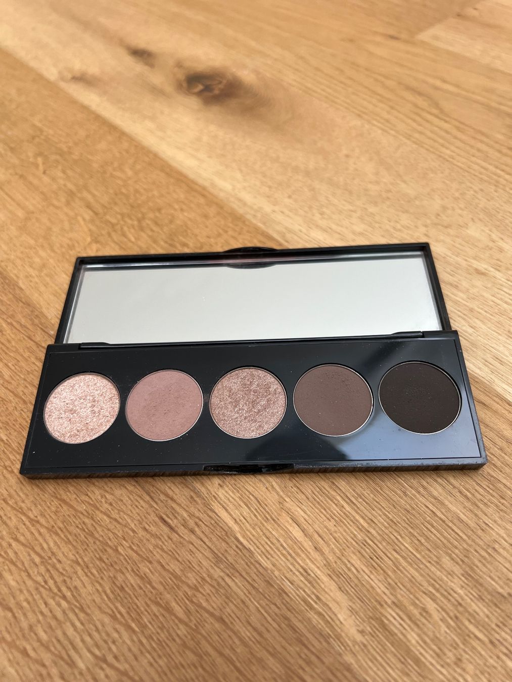 Make-up: Bobbi Brown - Stonewashed Nudes Eye Shadow Palette – Gebraucht aus St-George von alaixee