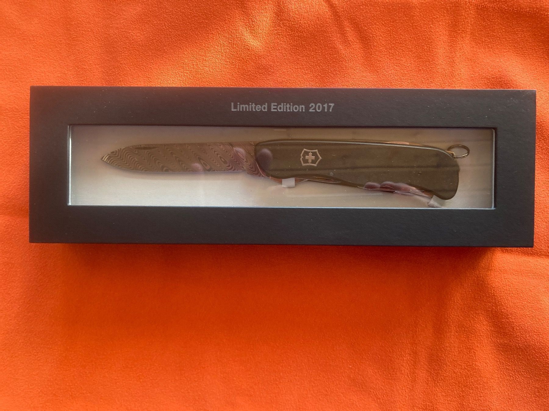Victorinox Taschenmesser: Victorinox Damast 2017 Sammlermesser – Neu und originalverpackt aus Luzern von Skywalkerone