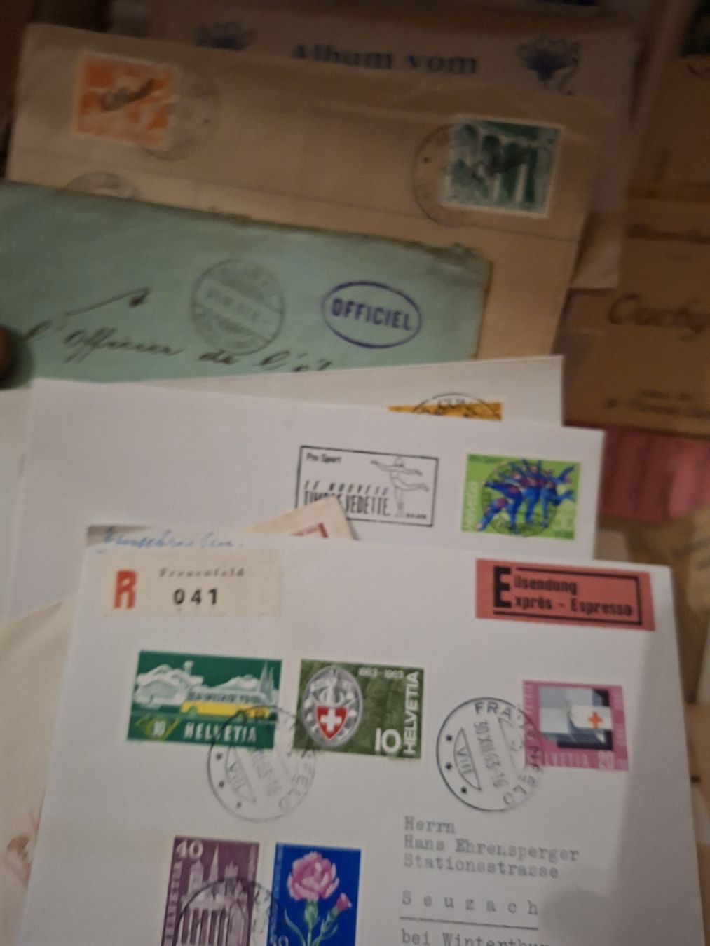 Alle Briefmarken: Schachtel voll mit Belege / Briefe eca  – Gebraucht aus Balgach von SIMEON27 3