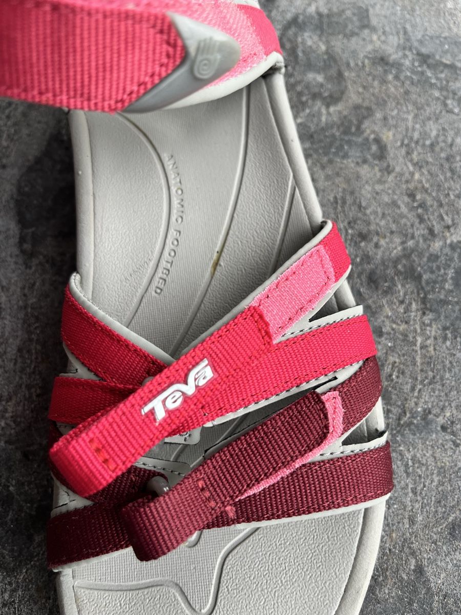Teva Scarpe da donna: Teva Sandalen pink-rot Grösse 40 – Nuovo (secondo la descrizione) da Eglisau venduto da regulmei 1