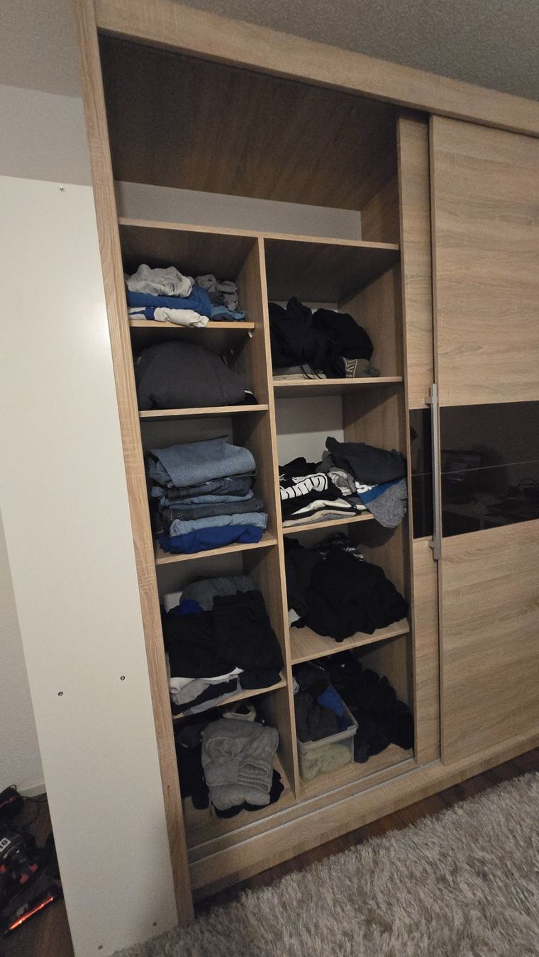Armoires: Kleiderschrank – D'occasion à Hallwil par En.Pu. 2