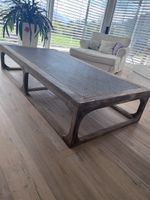 Aussergewöhnlicher Massivholz-Couchtisch 200 × 100 cm – rust