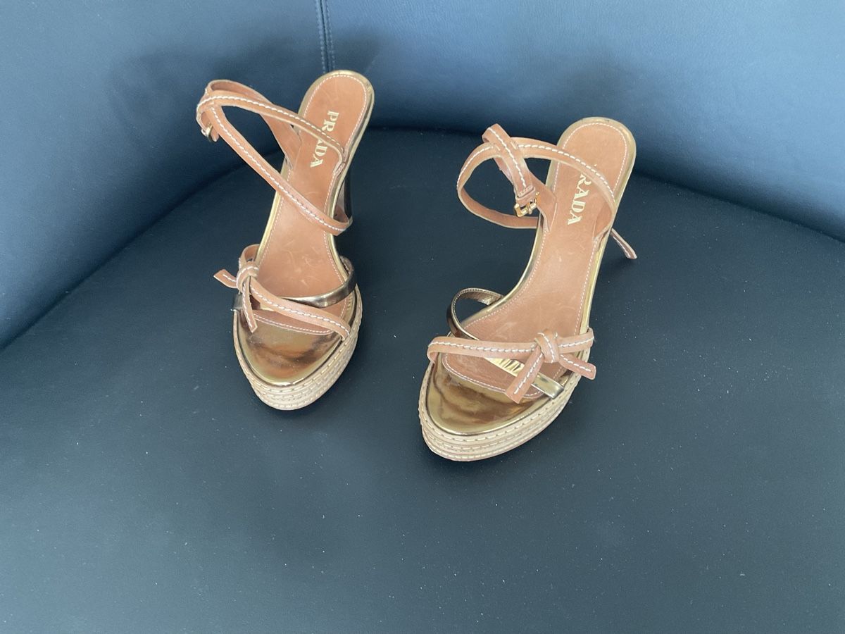 Prada Damenschuhe: Prada Pumps in Grösse 37 – Gebraucht aus Mariastein von u_n_6s5w 2