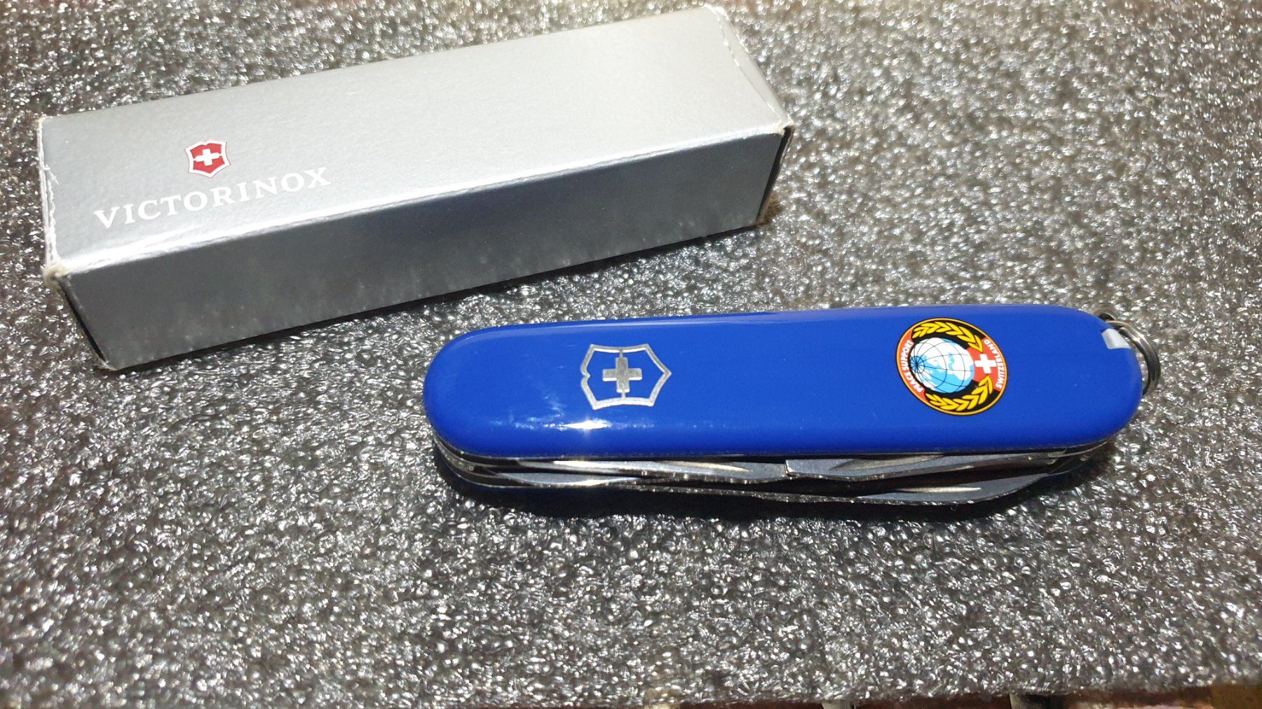 Victorinox Coltelli tascabile: Peace Support Victorinox Blau Climber Sackmesser – Nuovo (secondo la descrizione) da Val D Illiez venduto da SnowRoof