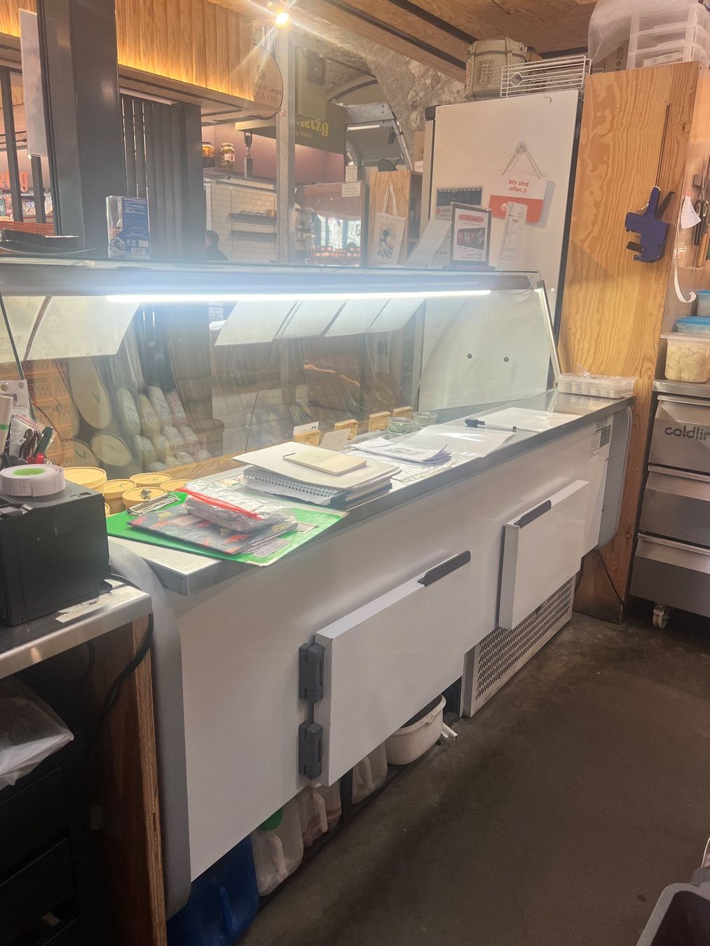 Allestimento di negozi e stand fieristici: Verkaufsvitrine zu Verkaufen – Usato da Zürich venduto da Hubbynski 2