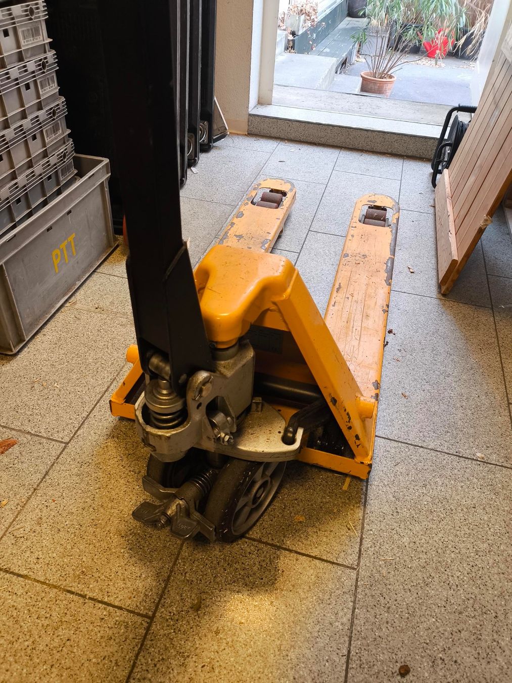 Carrelli elevatori e a forche: Palletthubwagen 2500 kg – Usato da Zürich venduto da flashkurier 1