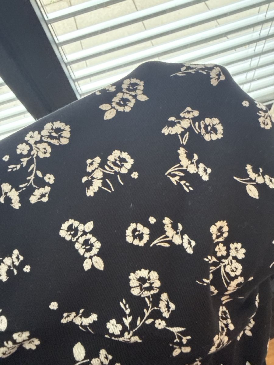 C&A Kleider: Kleid mit Blumenmuster Kurzarm, offner Rücken – Gebraucht aus St. Niklausen LU von car_2562 2