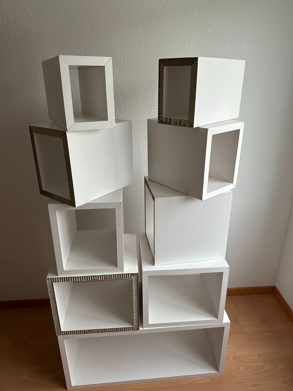 Scaffali: Flexibles Möbelsystem Verbundplatte rezykliertes Karton 11kg – Usato da Meinisberg venduto da Steiner31 3