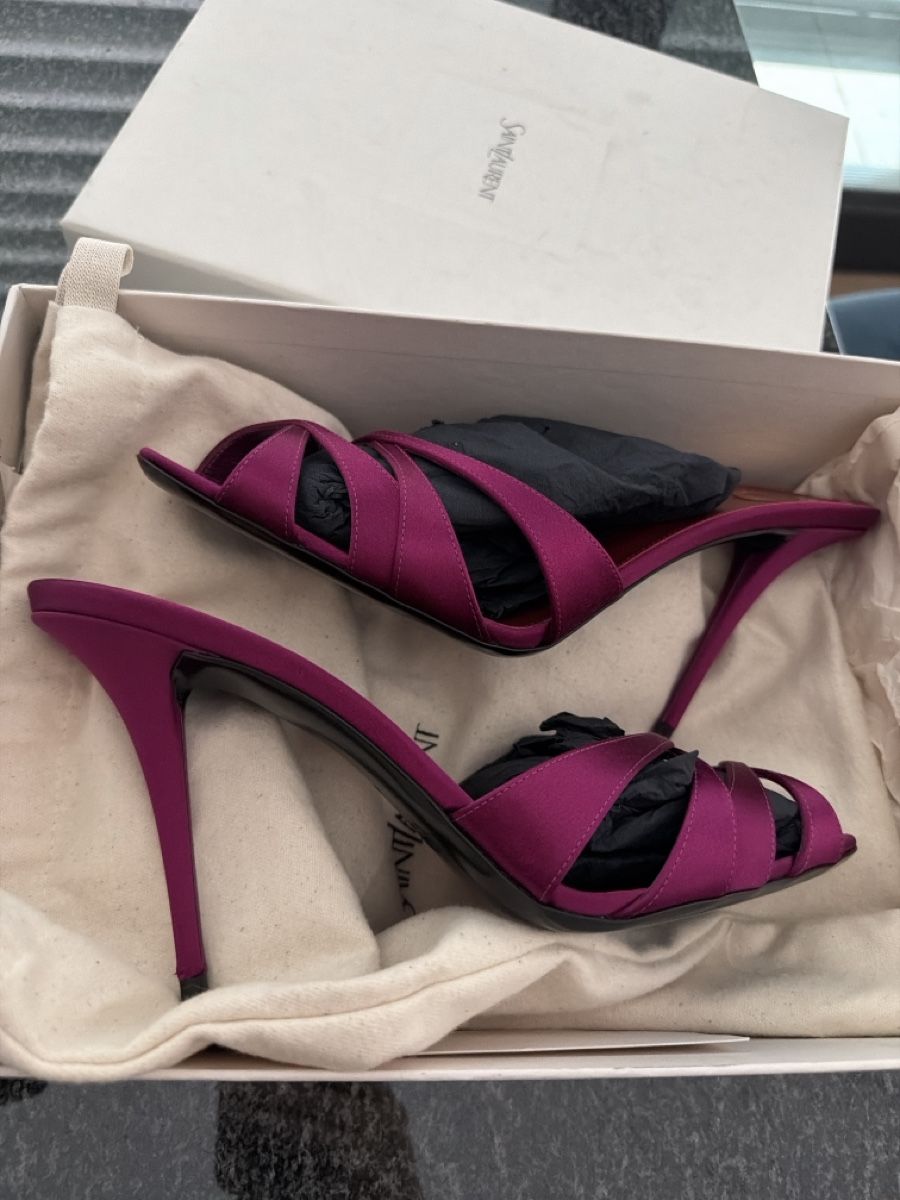Saint Laurent Scarpe da donna: Saint Laurent silk mules  – Nuovo (secondo la descrizione) da Genève venduto da val_rp9x